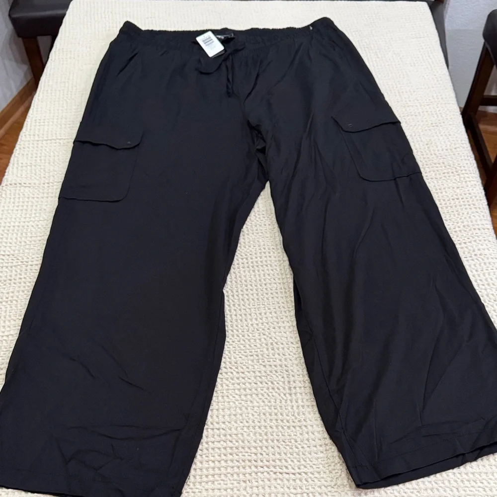 torrid Black Wide-Leg Cargo Pants - Picture 1 of 8